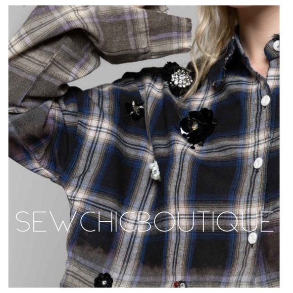 Casual + Chic Plaid Gradient Woven Top - Picture 8 of 9